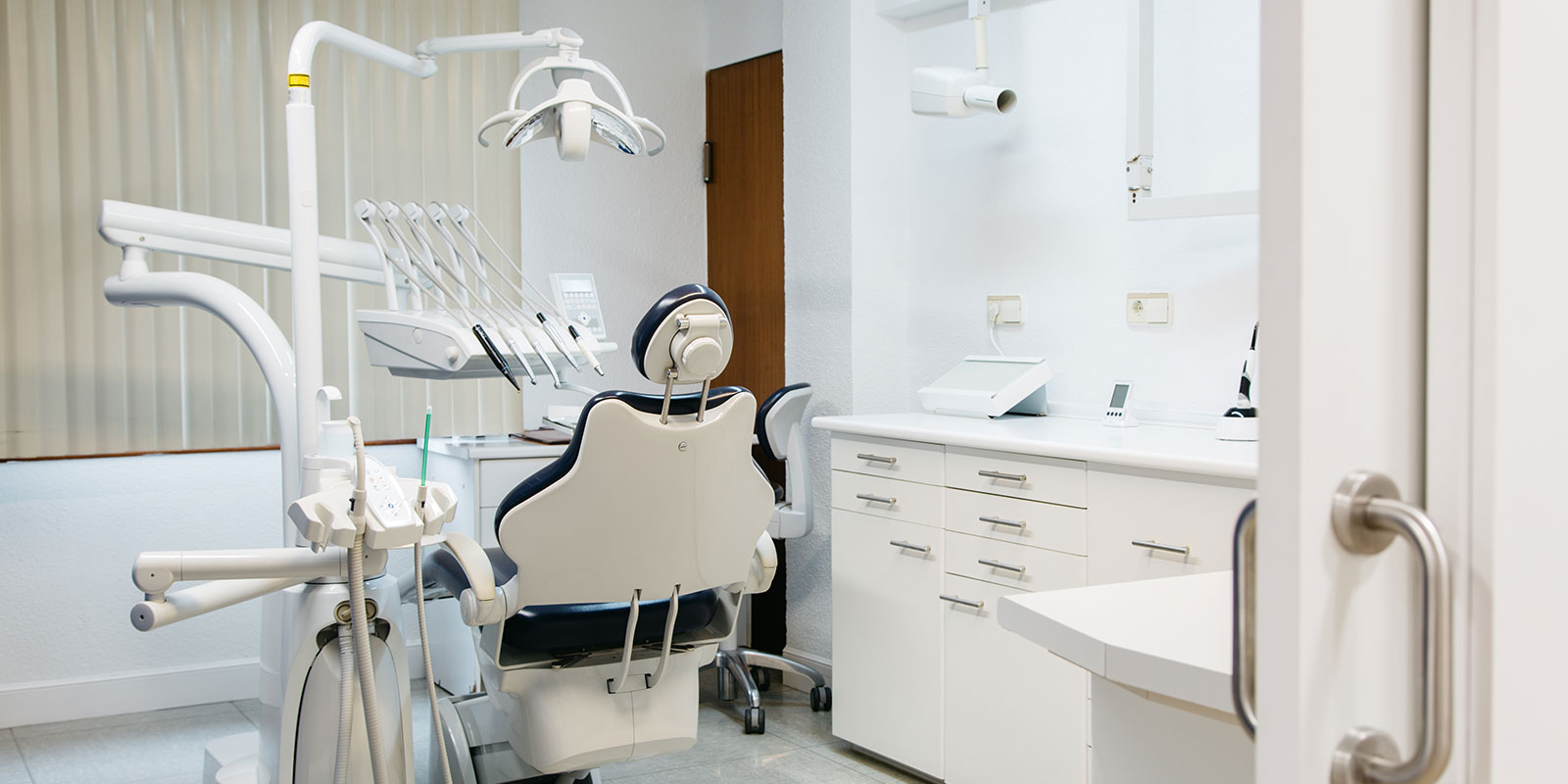 Uno de los gabinetes de nuestros dentistas en Clínica Dental Dr. Burgos